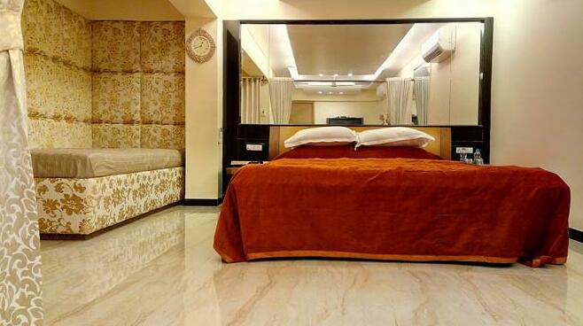 Hotel in Bandra West Mumbai - Photo2