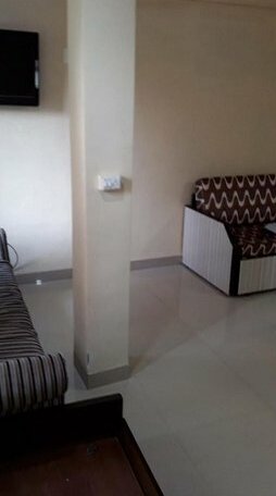 Linking Rd 9 BED Bandra West 1 BHK Apartment - Photo3