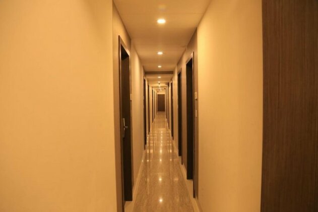 OYO 8690 Hotel Kalpana Elite - Photo4