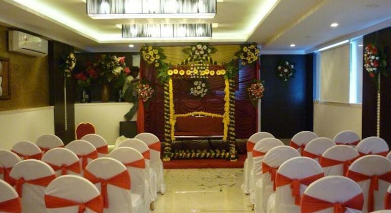 Sampoorna Hotel - Photo2