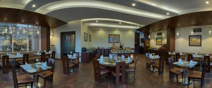 Royal Orchid Fort Resort - Photo3