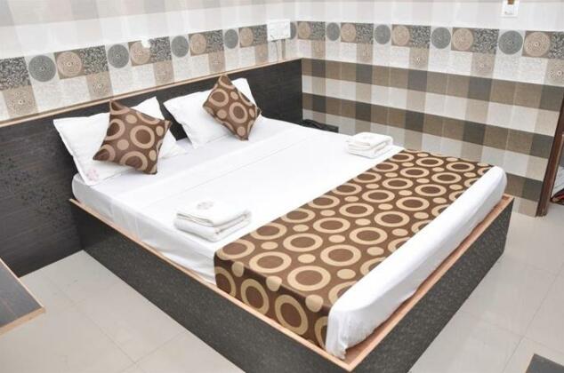 Addhuri Comforts Inn - Photo4