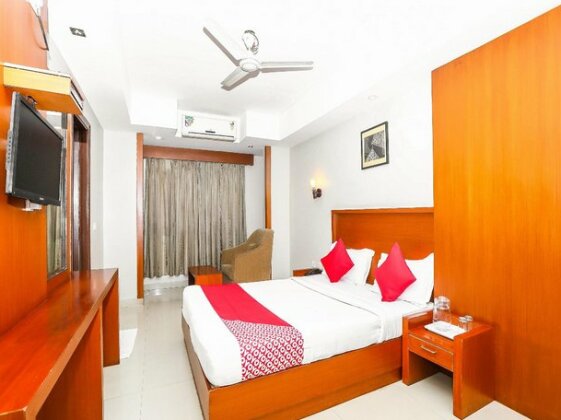 Green Wood Inn & Suites - Photo5