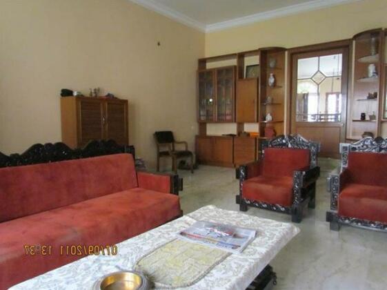 GUEST INN Home Stay - Photo4