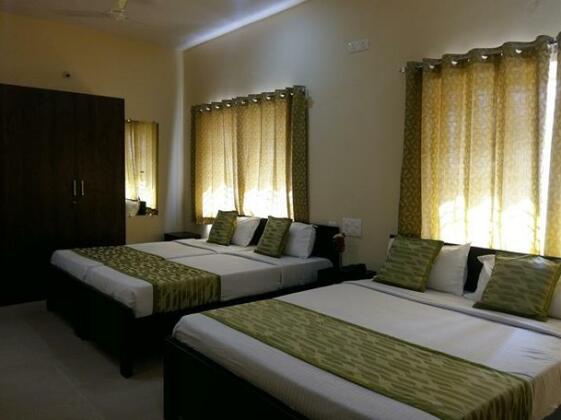 Hotel Comforts - Photo3