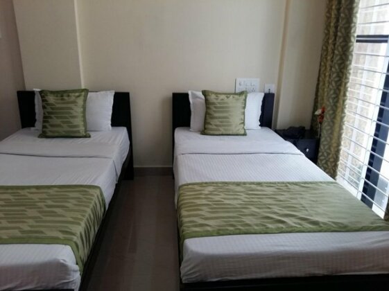Hotel Comforts - Photo4