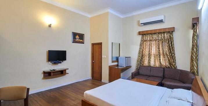 Hotel Sujatha Residency - Photo4