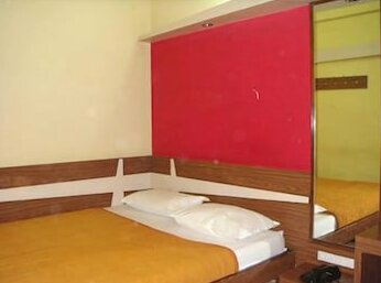 Mannars Deluxe Lodge - Photo4