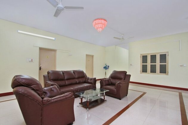 OYO 10193 Hotel MSR Comfort - Photo5