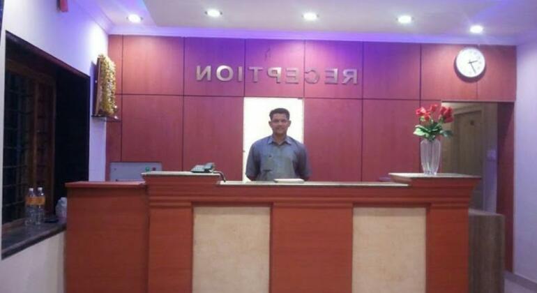 Palace Guest House - Photo2