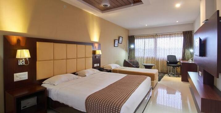 Rajmahal Inn - Photo2