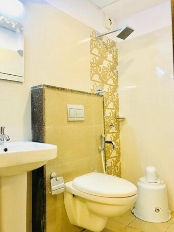 Regalia Inn &Suites - Photo4