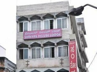 Shreyas Deluxe Lodge