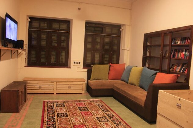 The Bunkers Ashram - Photo3