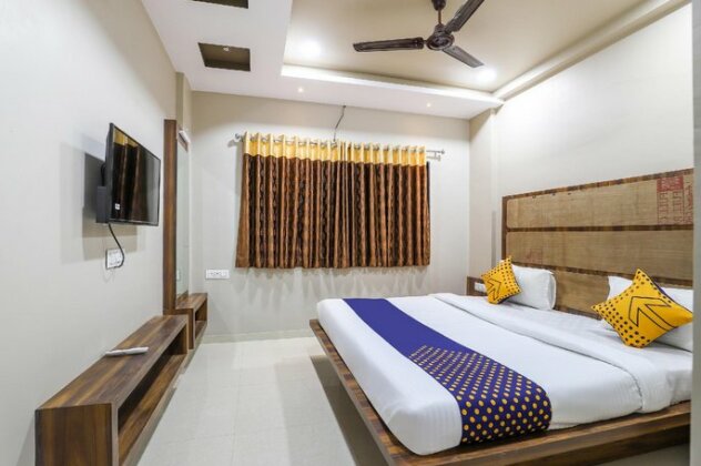 SPOT ON 63297 Hotel Kalapi - Photo2
