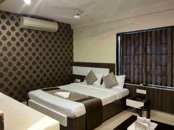 JK Rooms 121 Shaheen Int -Nr Mahindra Co -MIDC