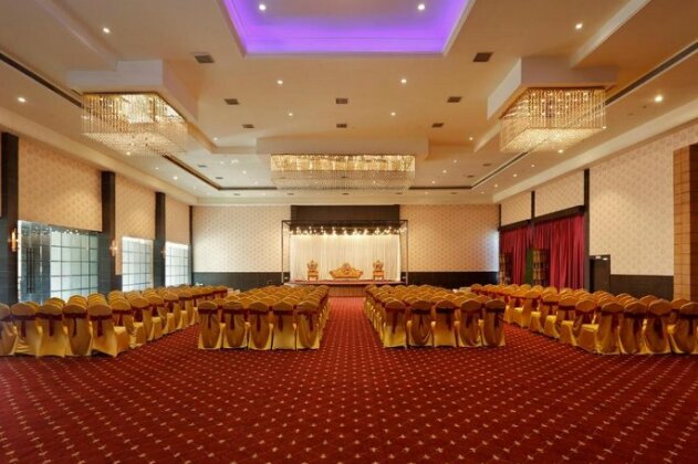 Solitaire Hotel & Banquets - Photo2