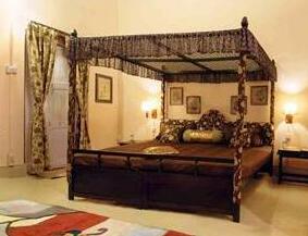 Emiily Lodge - Photo2