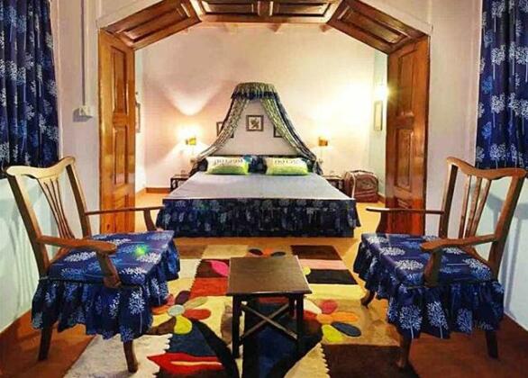 Emiily Lodge - Photo4