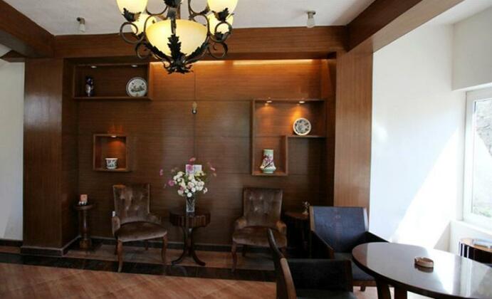 The Manor - Photo5