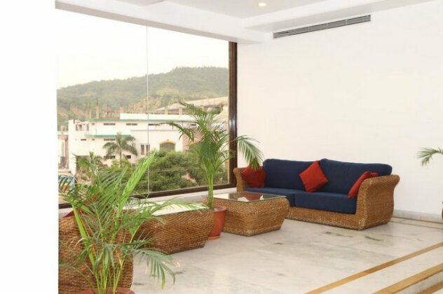 OYO 2192 Hotel Gianz - Photo2