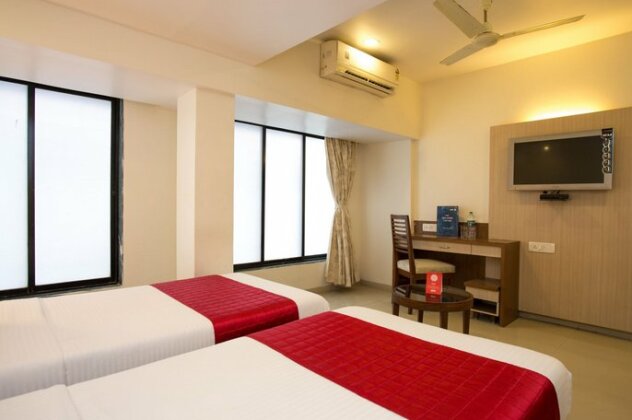 OYO 2026 Hotel Aishwarya Residency - Photo4