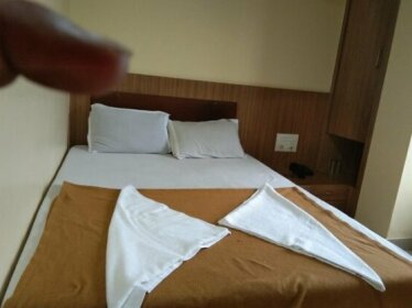 SPOT ON 39590 Hotel Yadgar