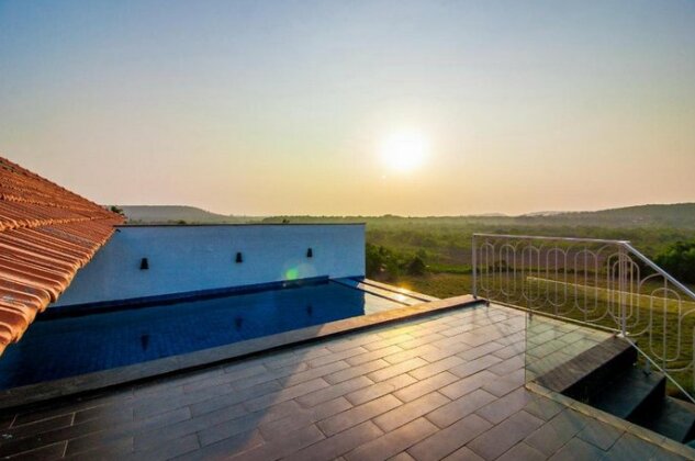 Luxury 3bhk private pool penthouse