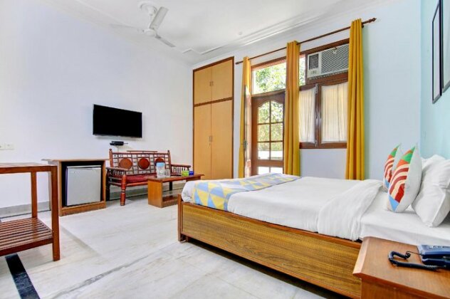 Cozy 1BR Stay in Greater Kailash Delhi - Photo3
