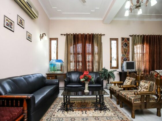 Cozy 1BR Stay in Greater Kailash Delhi - Photo4