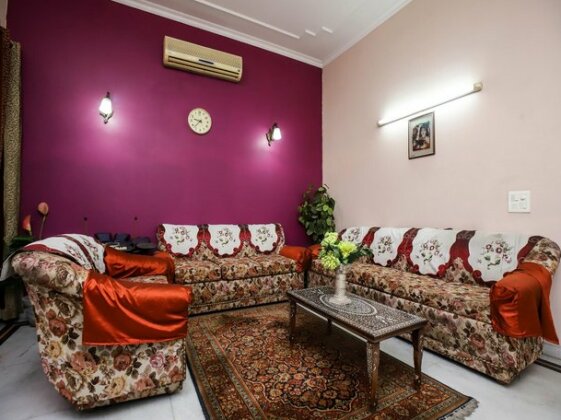 Cozy 1BR Stay in Greater Kailash Delhi - Photo5