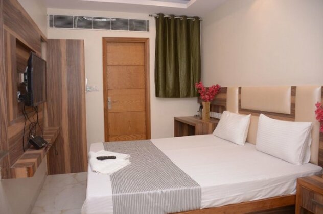 Hotel Golden Oasis New Delhi - Photo3
