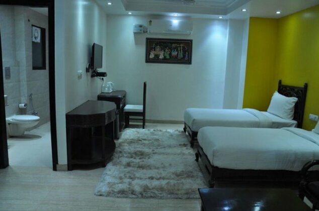 Hotel Only Suites - Photo4
