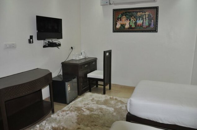 Hotel Only Suites - Photo5