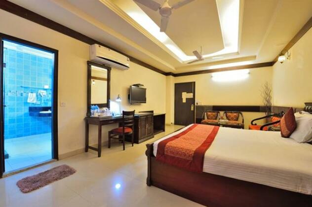 OYO 9761 Hotel Clark Heights New Delhi - Photo4