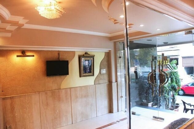 OYO Rooms Near Jhandewalan Metro - Photo3