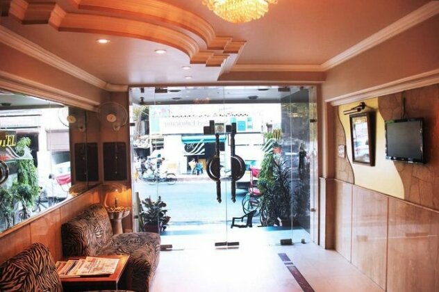 OYO Rooms Near Jhandewalan Metro - Photo4