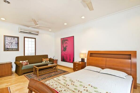 Serviced Studio 1BR apartment in Delhi 2