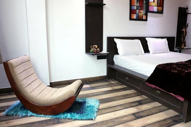 Tastefully Designed Studio - Photo3