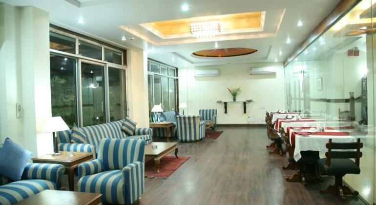 The Royal Residency Hotel - Photo4