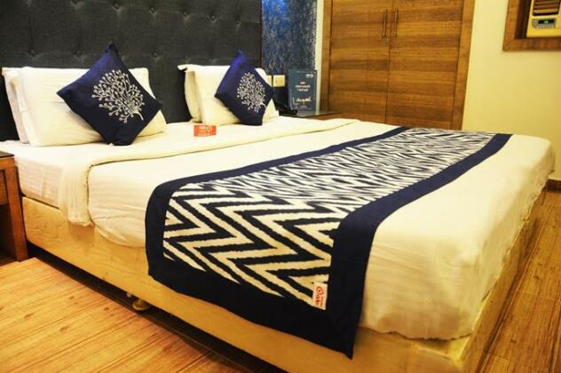 FabHotel Noida Sector 52 - Photo2