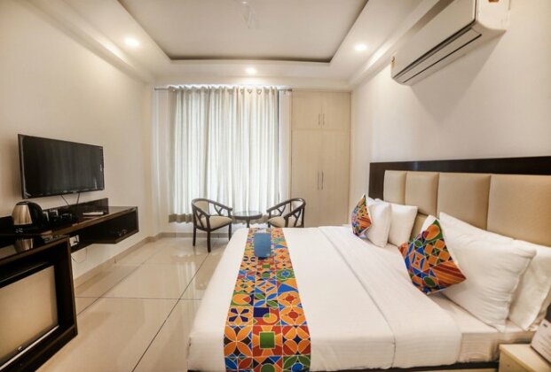 FabHotel Noida Suites Sector 20 - Photo2