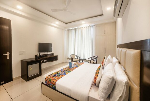 FabHotel Noida Suites Sector 20 - Photo5
