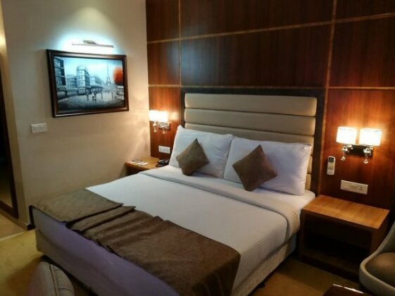 Hide Away Suites - Photo2