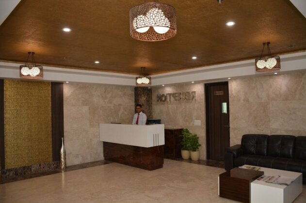 Hide Away Suites - Photo3