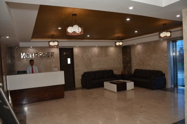Hide Away Suites - Photo4