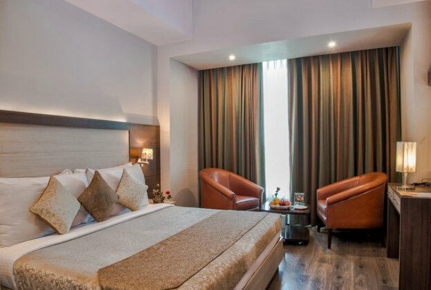 Hide Away Suites - Photo5