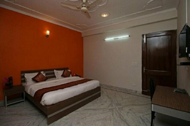 Hotel Petals Inn Noida - Photo2