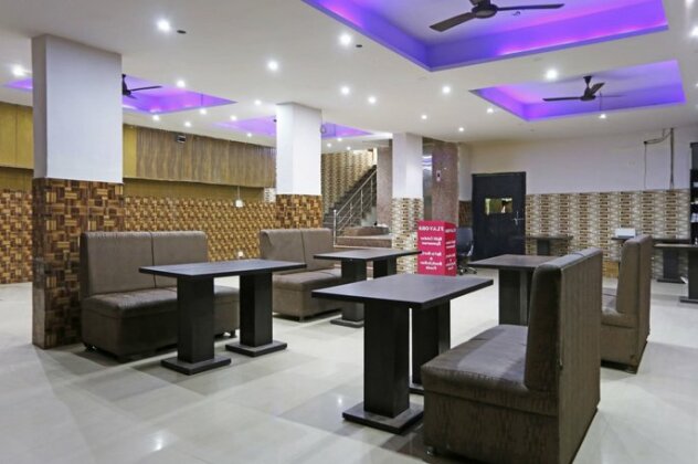 OYO 709 Hotel Cross Winds - Photo4