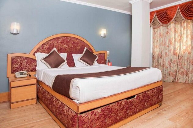 OYO 10068 Hotel Rathna - Photo4